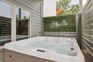 Bañera de hidromasaje al aire libre