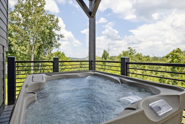 Outdoor spa tub