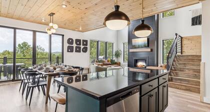 Luxury Cabin w Indoor Pool Hot Tub Game Room