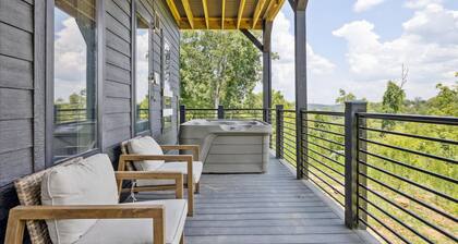 Luxury Cabin w Indoor Pool Hot Tub Game Room