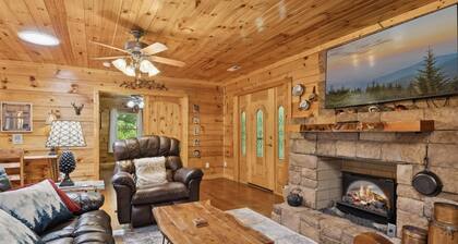 Cozy Cottage w EV Charger Firepit Bed Swing