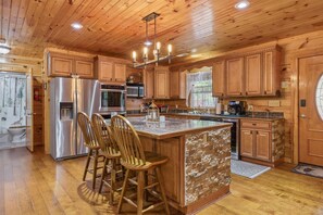 Apartment, Accessible | 3 bedrooms - Cozy Cottage w EV Charger Firepit Bed Swing (Sevierville)