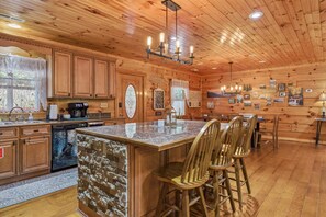 Apartment, Accessible | 3 bedrooms - Cozy Cottage w EV Charger Firepit Bed Swing (Sevierville)