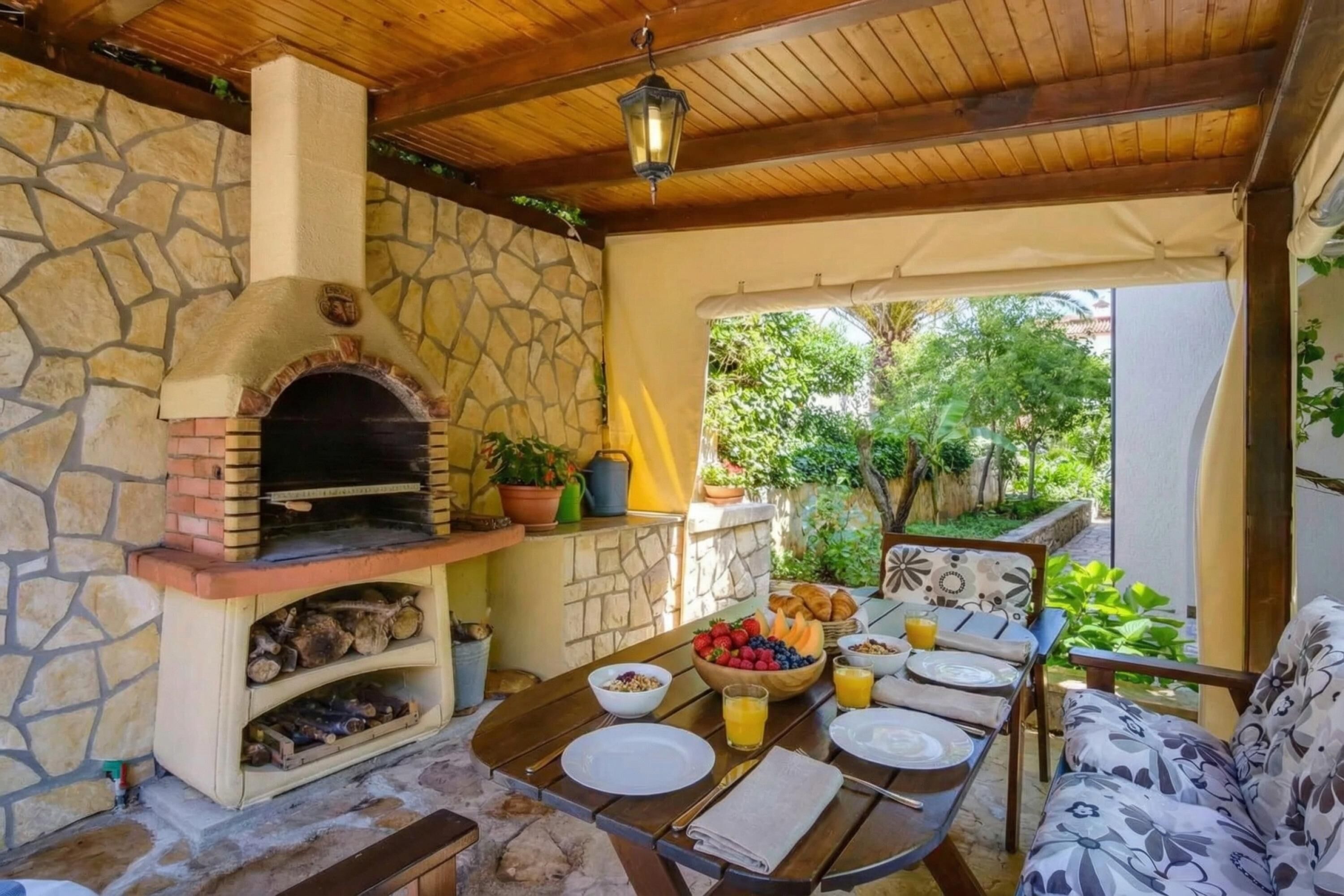 Familjelägenhet - flera sovrum (Secret Garden Apartment Mali Lošinj) | Restaurang utomhus