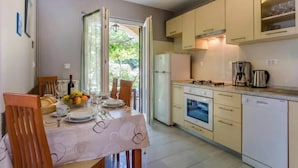Familienapartment, 2 Schlafzimmer, Mikrowelle (Secret Garden Apartment Mali Lošinj) | Eigene Küche