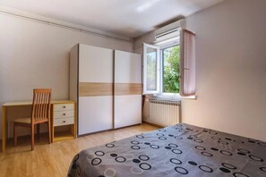 Perhehuoneisto, useita makuuhuoneita (Secret Garden Apartment Mali Lošinj) | 2 makuuhuonetta, kannettavalle tietokoneelle sopiva työtila