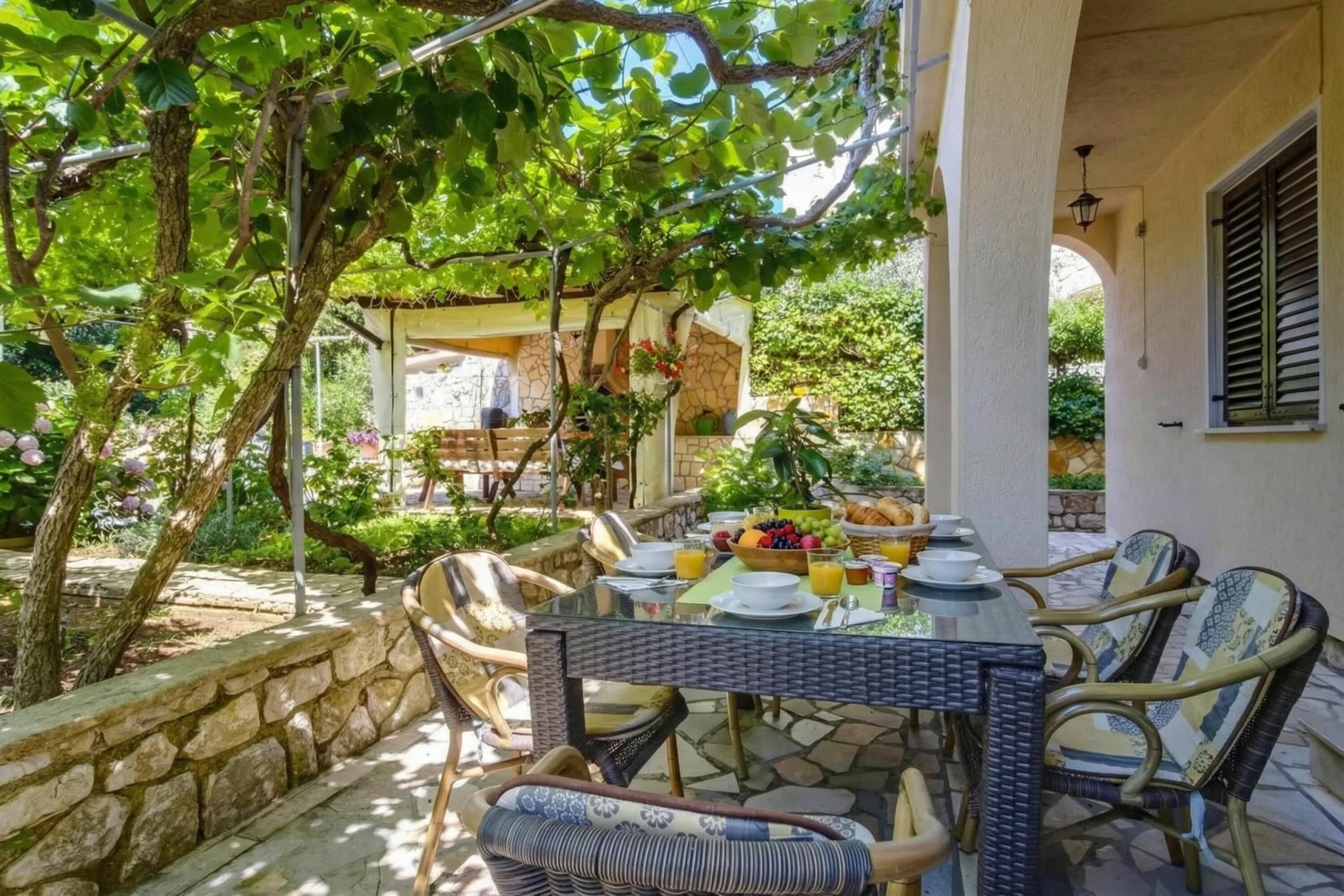 Family Apartment, Multiple Bedrooms (Secret Garden Apartment Mali Lošinj) | Outdoor dining
