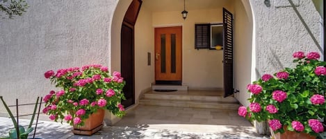 Appartement Familial, plusieurs chambres (Secret Garden Apartment Mali LoĆĄinj) | DĂ©tail de lâextĂ©rieur