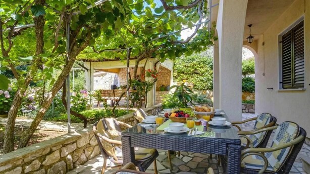 Familienapartment, 2 Schlafzimmer, Mikrowelle (Secret Garden Apartment Mali Lošinj) | Außendetails