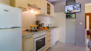 Familienapartment, 2 Schlafzimmer, Mikrowelle (Secret Garden Apartment Mali Lošinj) | Eigene Küche