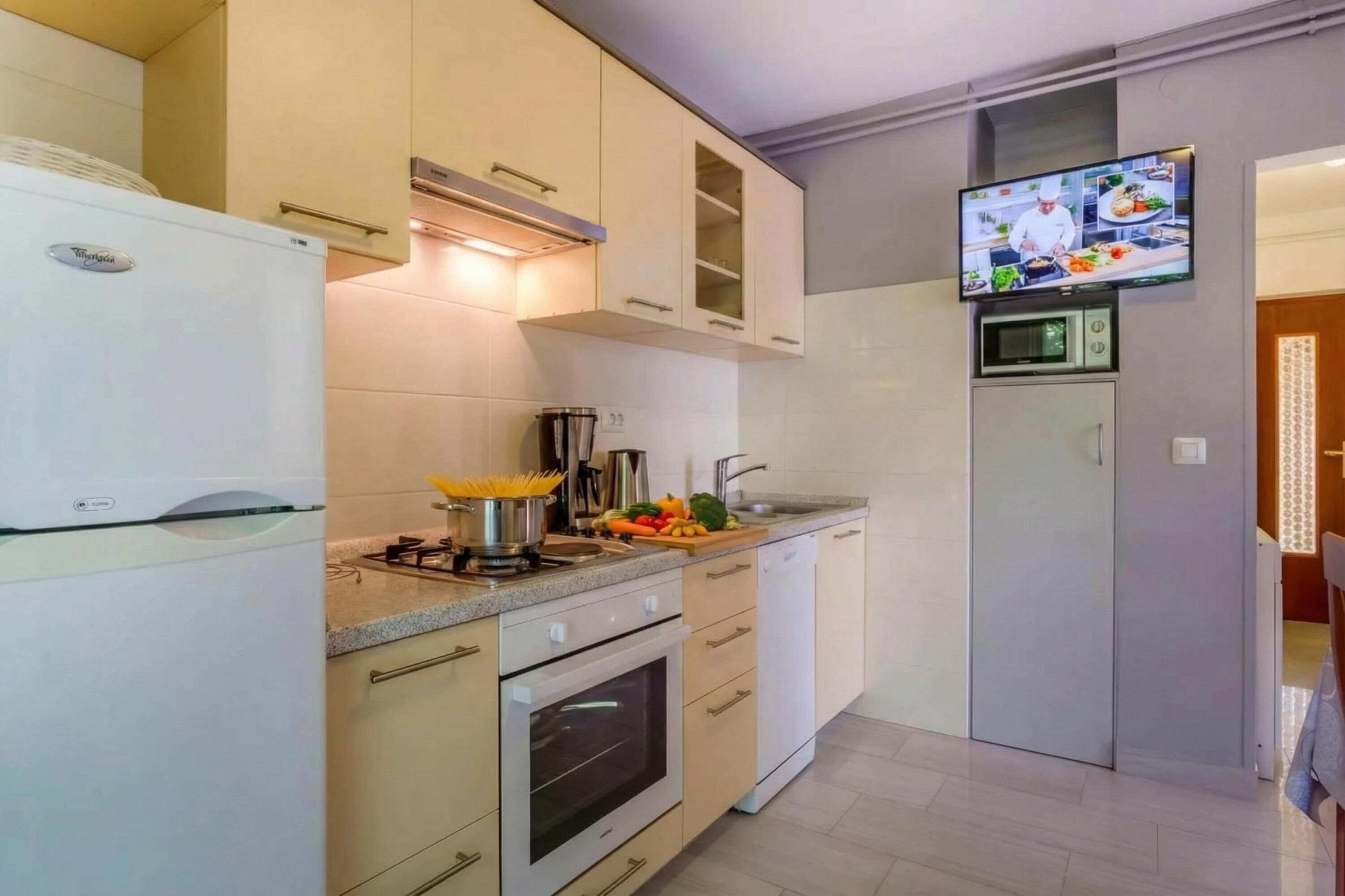 Family Apartment, Multiple Bedrooms (Secret Garden Apartment Mali Lošinj) | Private kitchen | Fridge, microwave, oven, stovetop