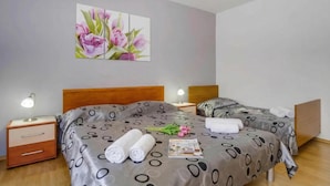 Familienapartment, 2 Schlafzimmer, Mikrowelle (Secret Garden Apartment Mali Lošinj) | 2 Schlafzimmer