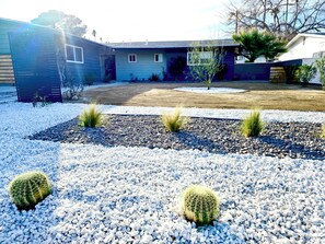 Property grounds - Your Home Away From Home in the Sought Historic Huntridge Hills Neighborhood (Las Vegas)
