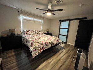 3 chambres, bureau, fer et planche à repasser, Wi-Fi gratuit