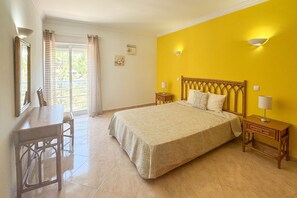 2 chambres, fer et planche Ă repasser, Wi-Fi gratuit, draps fournis