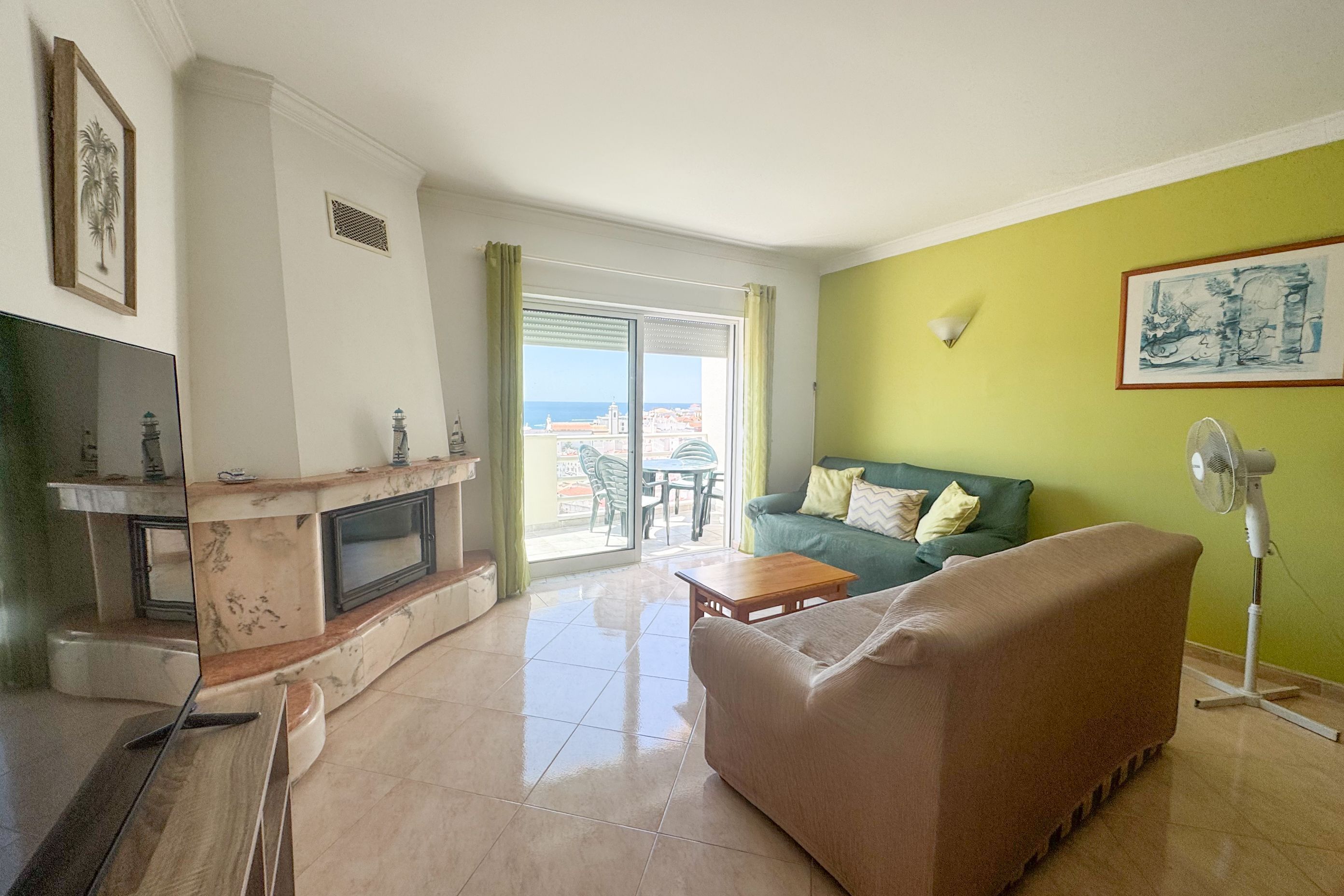 Télévision, cheminée