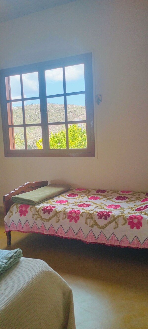 3 bedrooms, free WiFi, bed sheets, wheelchair access