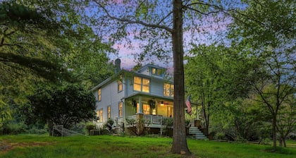 Charming 3BR Farmhouse • Wine Country Getaway