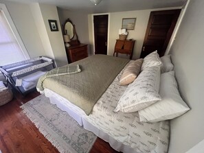 Iron/ironing board, travel cot, free WiFi, bed sheets