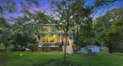 Welcome to Badby Wood Farmhouse. 3BR/2.5 Bath in the heart of Fauquier County.