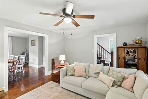Smart TV, DVD player - Charming 3BR Farmhouse • Wine Country Getaway (Marshall)
