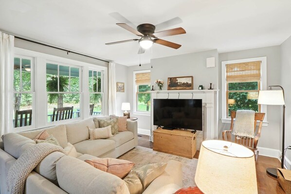 Smart TV, DVD player