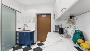 Fridge, stovetop