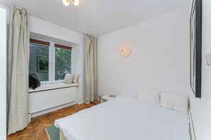Iron/ironing board, WiFi, bed sheets