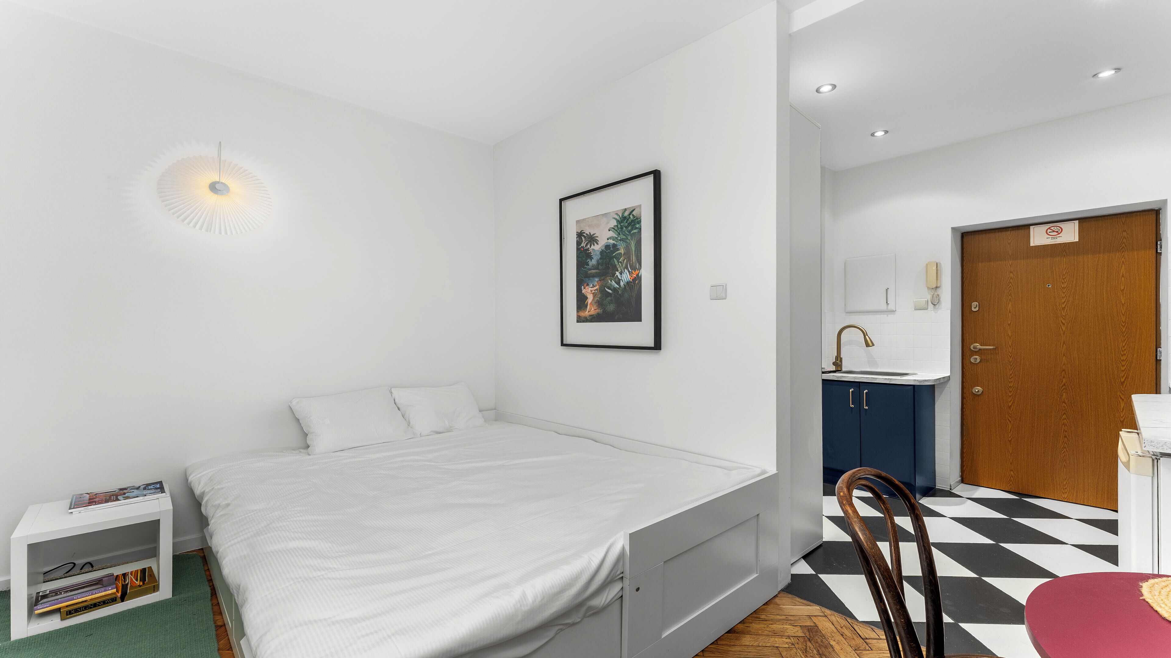 Silitysrauta/-lauta, Wi-Fi, vuodevaatteet