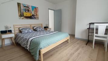 Fer et planche Ă repasser, lit parapluie, Wi-Fi gratuit, draps fournis