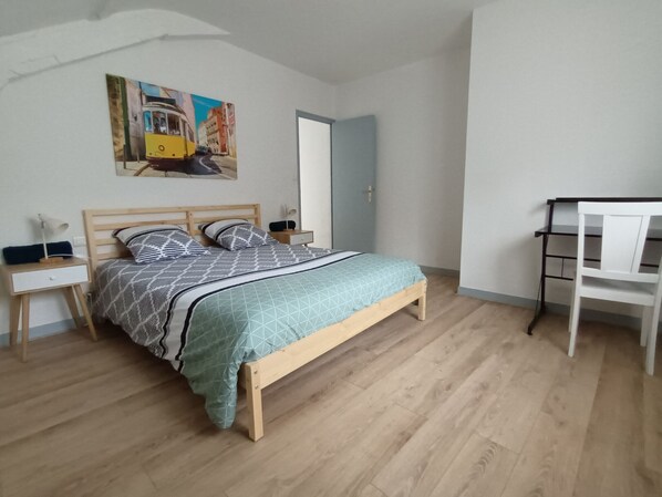 2 bedrooms, iron/ironing board, travel cot, free WiFi