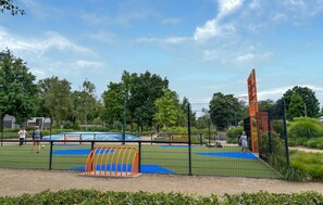 Sport court - Cozy (sta)caravan in Biddinghuizen (Biddinghuizen)