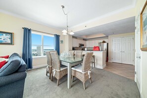 Dining - BEACHFRONT ESCAPE, CORNER BALCONY, ALL THE AMENITIES! (Gulf Shores)
