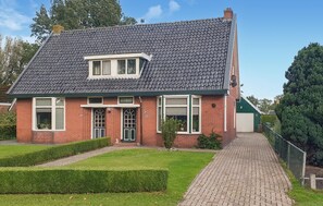 Exterior - Amazing home in Sumar with WiFi (Sumar)