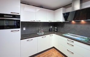 Fridge, microwave, dishwasher, coffee/tea maker