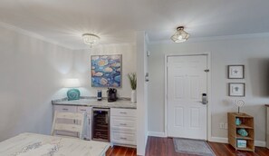 Appart'hôtel, plusieurs lits, balcon, vue jardin (Colony Club C5) | Intérieur