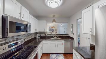 Condo, Multiple Beds, Balcony, Garden View (Colony Club C5) | Private kitchen | Fridge, microwave, oven, stovetop