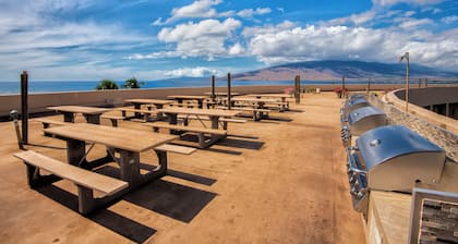 Menuhene Shores 604, Oceanfront Bliss with Incredible Whale Watching Views