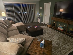 Smart TV, ping pong, books, computer monitors