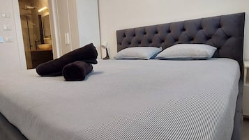 2 Schlafzimmer, Schreibtisch, Bügeleisen/Bügelbrett, Reisekinderbett