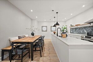 Dining - Luxury Central Old Port MTL Apt - Notre-Dame (Montréal)