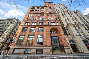 Exterior - Luxury Central Old Port MTL Apt - Notre-Dame (Montreal)