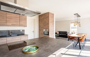 Fridge, microwave, stovetop, dishwasher - Gorgeous home in Cadzand with WiFi (Cadzand)