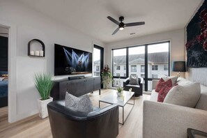 Smart TV - Reverb - Odyssey - Pool & Gym - Heart of Midtown (Nashville)