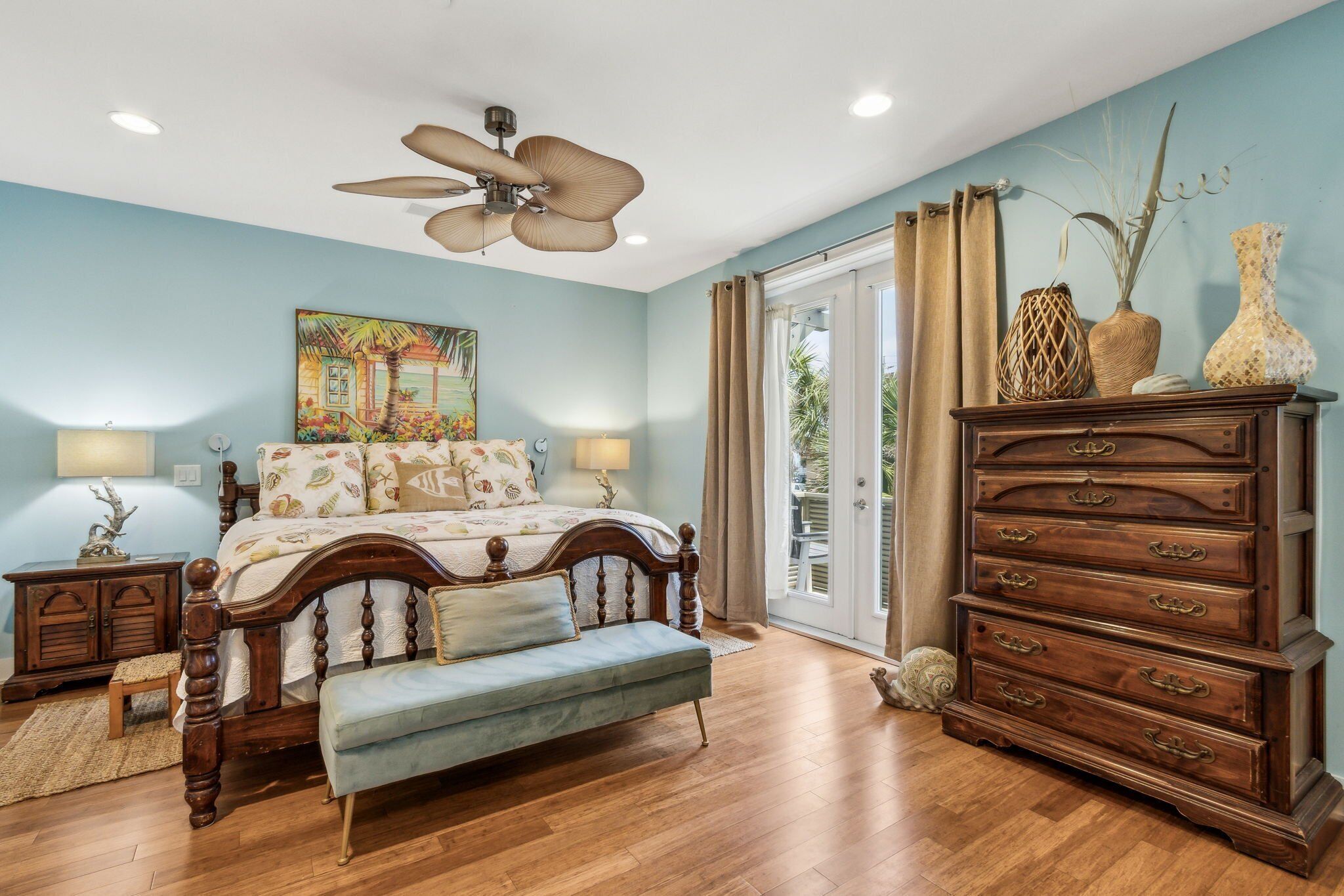 5 slaapkamers, een strijkplank/strijkijzer, gratis wifi, beddengoed