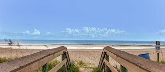 Sleeps 14! Townhome w/ Elevator Near Beach