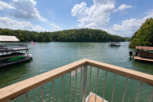 New! Slice of Paradise on Lake Lanier