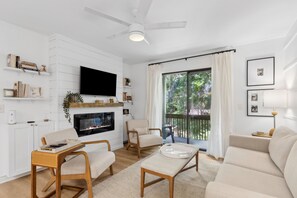 Télévision, cheminée