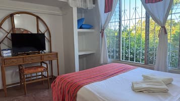Habitación doble, vista al patio | Wifi gratis
