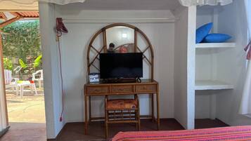Habitación doble, vista al patio | Wifi gratis